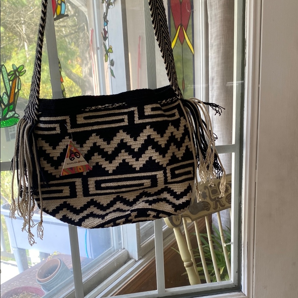Chic Black and White Geometric Shoulder Bag
